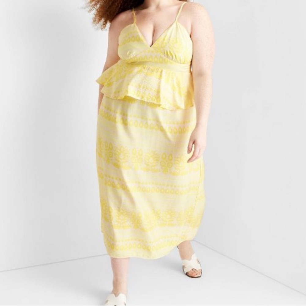 Woman’s Sleeveless Empire Ruffle       Size 17.    Yellow  Floral print